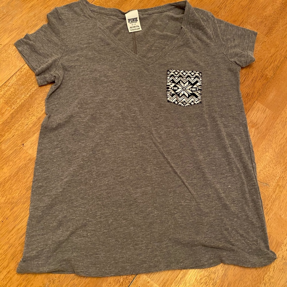 Pink grey cotton vneck tshirt w/ pocket sz S nice
